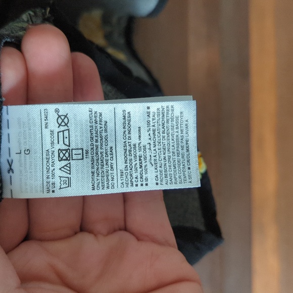 Old Navy size large black blouse with yellow flowers - Picture 4 of 4